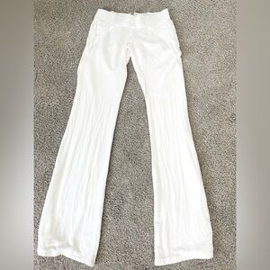 Beach Bunny Lounge Women Ivory Cream Lace Detail Scrunch Butt Yoga Pants size XS